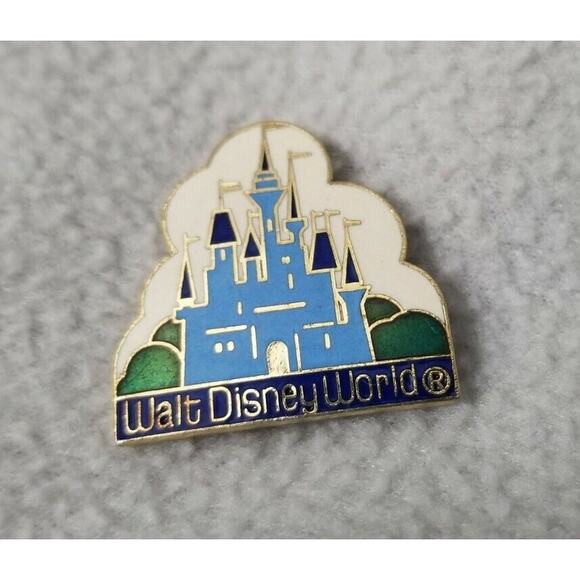 Vintage Walt Disney World Souvenir Trade PIN Classic Castle Taiwan Cinderella - Picture 2 of 7
